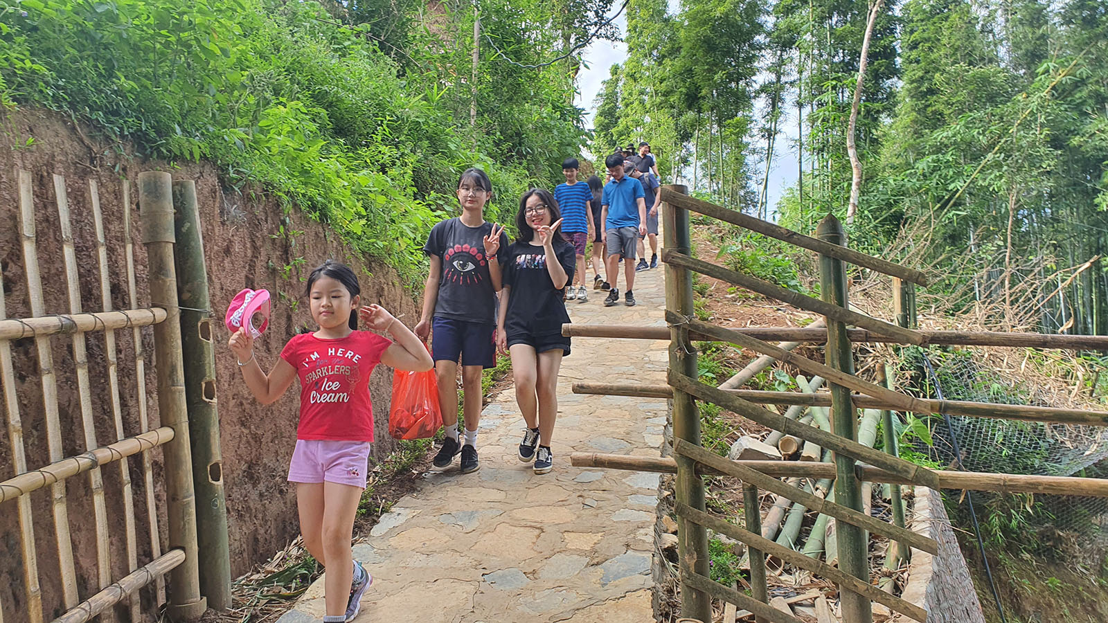 Trek from Lung Van ecolodge