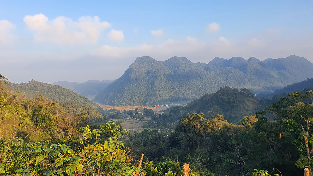 Trekking in Lung Van
